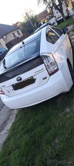 Predám toyotu prius hybrid 1.8 73kw - 4