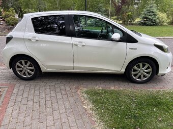 Toyota yaris hybrid - 4