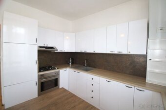 VAJANSKÉHO ul. - STUPAVA - 2,5i BYT S FRANCÚZSKYM BALKÓNOM - 4