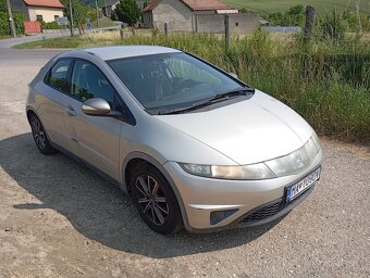 Predám Honda Civic 1.8 iVtec - 4