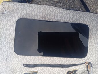 iPhone 15 – krásavec bez škrabanca, len s jedným „EX“ problé - 4
