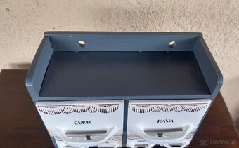 Starožitné koreničky v poličke - 4