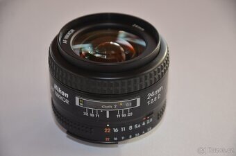 Nikon D7000+18-105 + 50mm 1.4 + 24mm 2.8 - 4