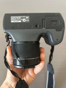 Fujifilm FinePix SL260 - 4