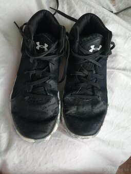Botasky Under Armour 38 - 4