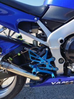 Yamaha R1 - 4