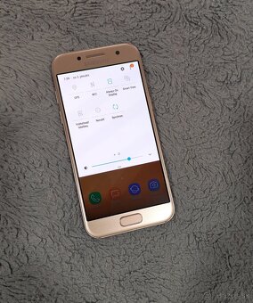 Samsung Galaxy A3 (7) - 4