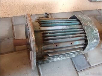Prírubový elektromotor 400 V - 4