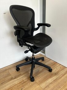 Kancelárska stolička Herman Miller Aeron full option- postur - 4