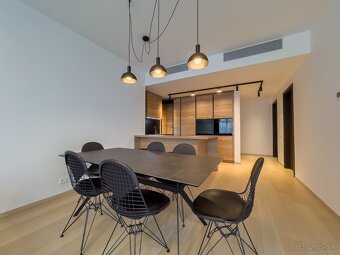Prenájom 3 izbového bytu SKY PARK 81 m2, 2x parking - 4