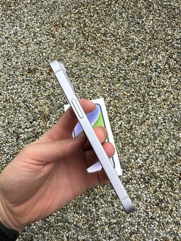 iPhone 14 - baterie 100% - 4