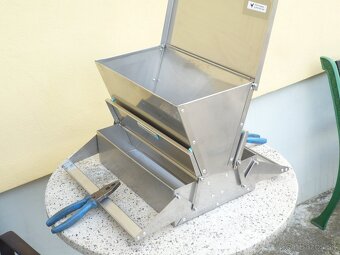 Krmítko pre sliepky - nerezové - 4