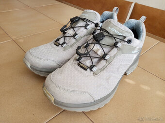 Damske outdoorove Gore-Texove botasky Lowa. - 4