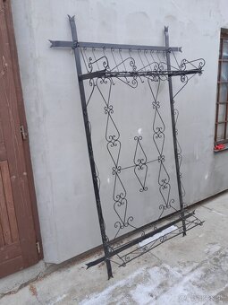 Predám velký kovový vešiak - 4