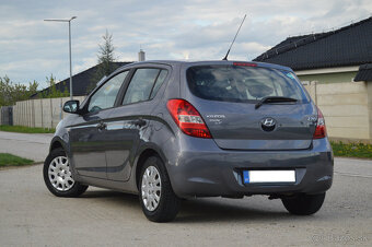 Hyundai i20 1.2 16V Benzín+LPG r.v.2012 1.majitelka v SR - 4