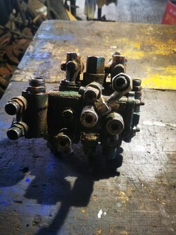 Hydraulický rozvádzač - 4
