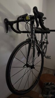 Giant cestny Carbonovy bicykel - 4