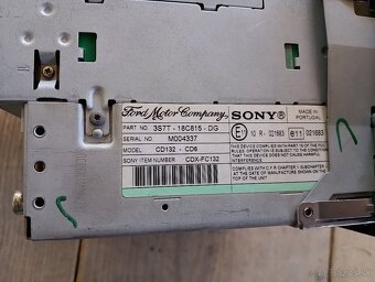 Predám rádio Sony 6cd Changer - 4