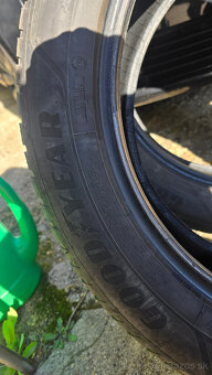 225/55 r19 99v - 4