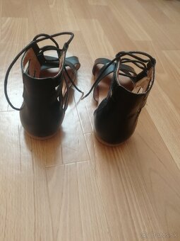 Dámske čierne kožené sandále, veľkosť 37 - 4