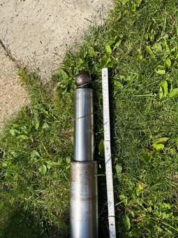 Predám hydraulicky piest zo 7t vlečky - 4