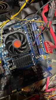 Thermaltake Tsunami, Enermax Zdroj - 4