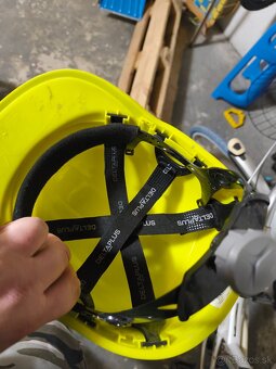 Pracovné gumáky,prilba, plášť,monterky - 4