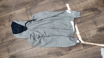 Predám mikiny, tepláky a tričko veľkosť S. - 4