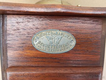 Starý mlyncek na kavu se štítkom - 4