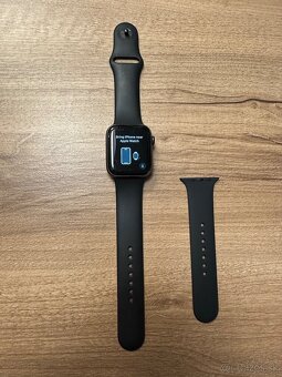 Apple watch SE 44 mm space gray alu black sportband - 4