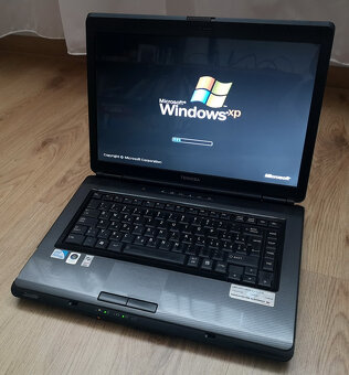 Predám notebook Toshiba - 4