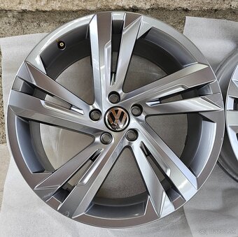 Predám orig. disky VW R-Line Valencia 5x112 R19 8.5J ET38 - 4