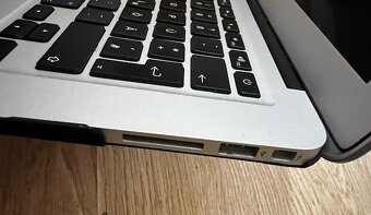 Apple MacBook air 13”  i5 procesor /best cena/ - 4