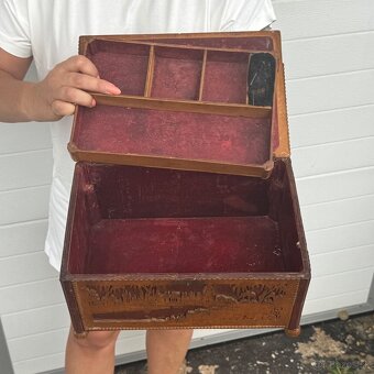 Starožitná velká dřevěná  truhla na šití - 4