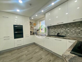 REZERVOVANÉ _ zariadený 3 izb. byt , 77m2 + loggia , sídlis - 4