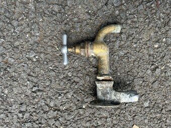 Liatinové nástenné umývadlo - 4