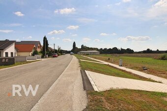 VLČKOVCE - nová štvrť - posledné 3 pozemky - všetky IS - 4