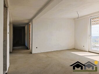 POSLEDNÝ VOĽNÝ NA PREDAJ 4 IZBOVÝ BYT S KRÁSNYM VÝHĽADOM NA  - 4