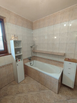 Rodinný dom -úžasné prostredie pri potoku a hrádzi - 4