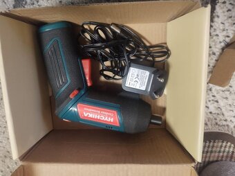 krabica c.3 ostane veci - 4