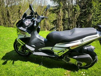 Aprilia SR 300max - 4