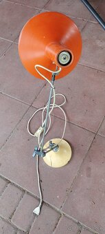 Ponúkam starú lampu oranžovej farby. - 4