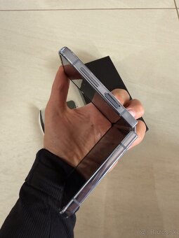 Samsung Galaxy Z Flip4 5G 8GB/128GB - 4