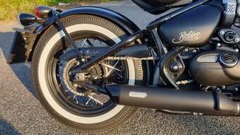 Triumph Bonneville Bobber Black - 4