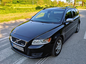 PREDÁM VOLVO V50 R-DESIGN 2.0D 100KW NAJAZDENÉ 172TISÍC KM - 4