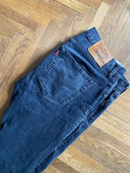 Čiierne rifle Levi’s Strauss W34 L34 gombíkové zapínanie - 4