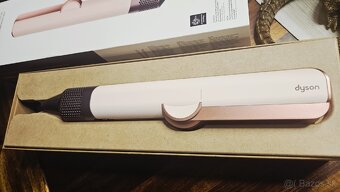 "Žehličkofén" na vlasy Dyson Airstrait™ - 4