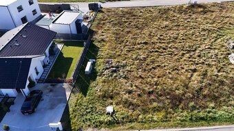 PREDAJ: STAV.POZEMOK S IS; 699 m2; Poprad - Mlynica; 135.000 - 4