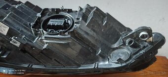 Predám predný pravý svetlomet Volkswagen golf 8 - 4