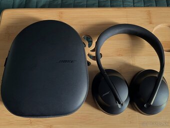 Bose Noise Cancelling Headphones 700 - 4